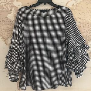 Ruffled sleeve shirt